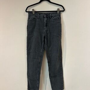 BDG/Urban Outfitters size 26 Mom high-rise black jeans